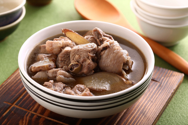 药膳鸡煲
