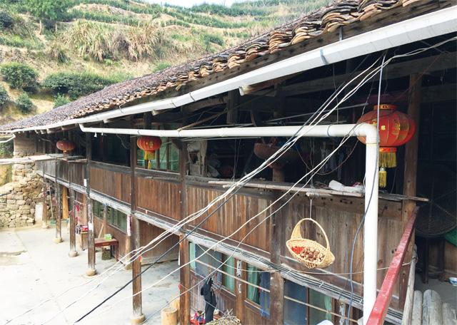雷祖利的家是典型的两层楼木结构的畲族民居